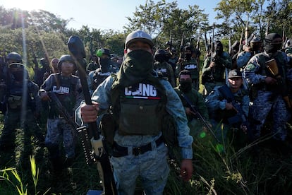 Integrantes del CJNG en la sierra de Michoacán, en noviembre de 2023.
