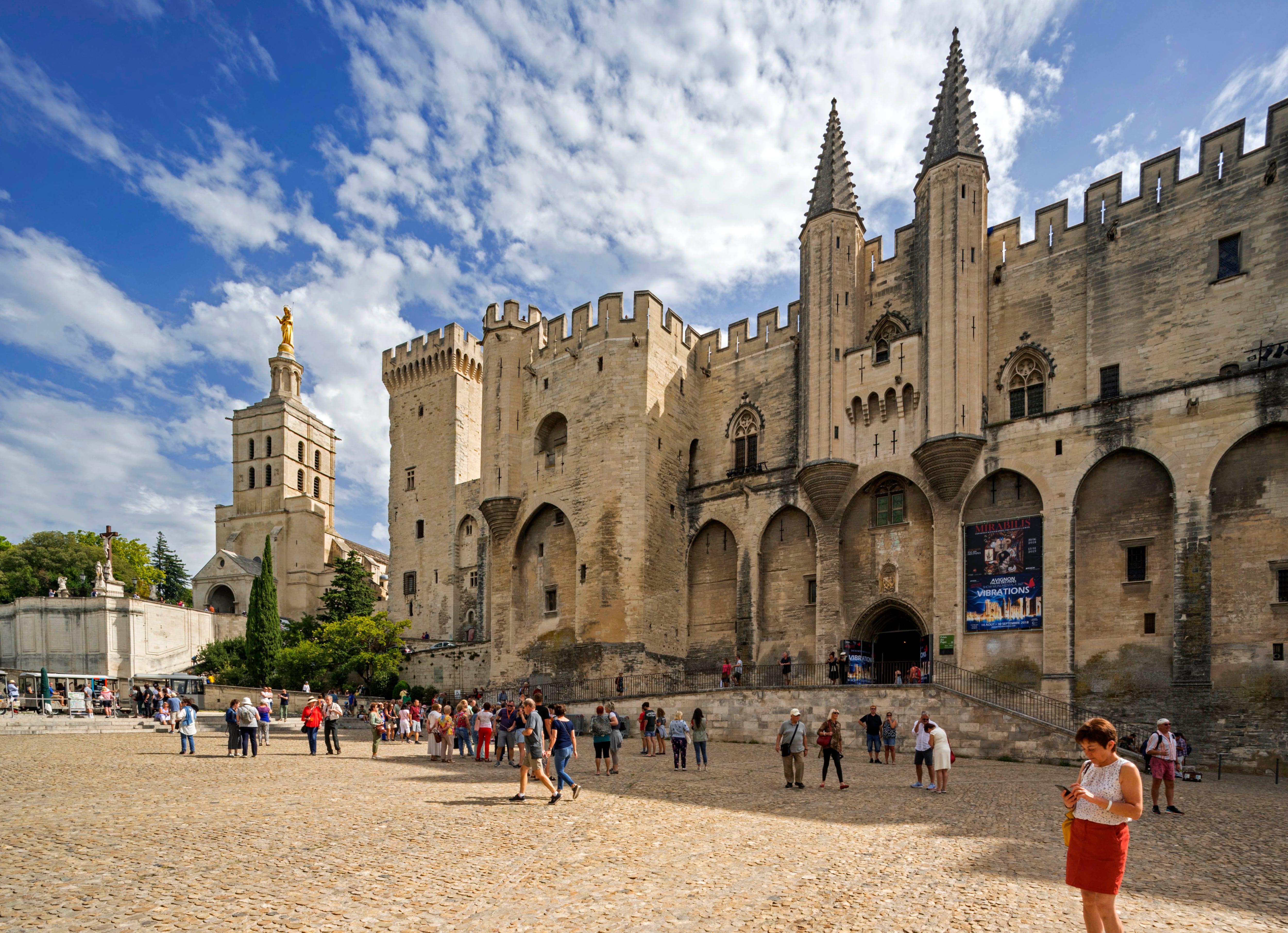 Avignon: città dei papi, patrimonio UNESCO e programma culturale 2025