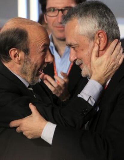 Rubalcaba y Griñán, en el congreso federal del PSOE en Sevilla.