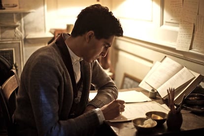 Dev Patel no papel de Ramanujan