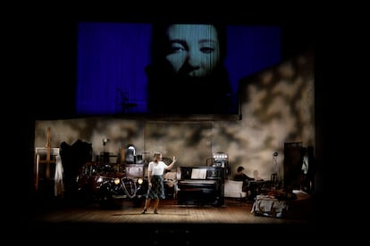 Júlia Roch, en el centro del escenario, interpreta a Andrea.