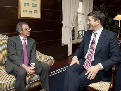 El presidente de Telefónica, César Alierta, y el <b><i>lehendakari </b></i>Patxi López, en su entrevista del pasado lunes.