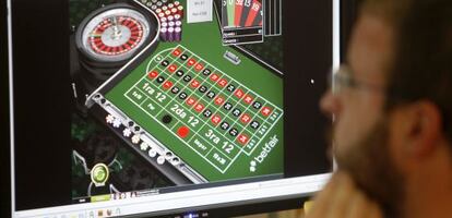 An internet user considers his next move on a gambling site.