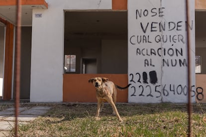 Algunos dueños deciden cercar o poner letreros de aviso a quienes intenten ocupar sus inmuebles.