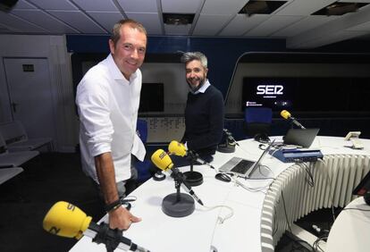 Manu Carreño y Dani Garrido, en los estudios de la Cadena SER.