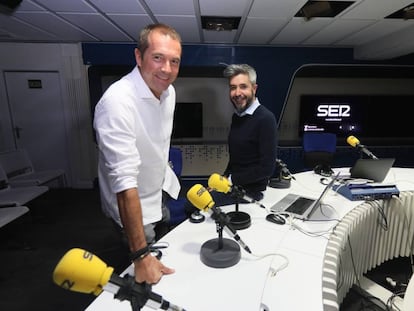 Manu Carreño y Dani Garrido, en los estudios de la Cadena SER.