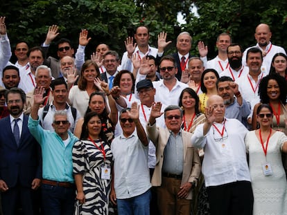 Los negociadores del ELN y del Gobierno colombiano posan para una foto grupal luego de la instalación de la cuarta ronda de diálogos, en Caracas, Venezuela, el pasado 14 de agosto.