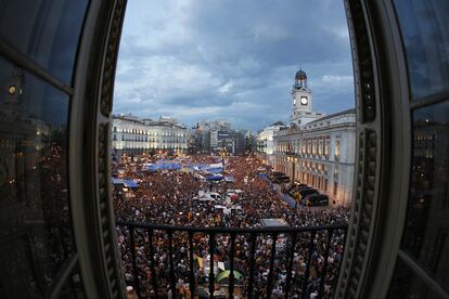 Imagen de la Puerta del Sol de Madrid en mayo de 2011 durante la acampada del 15-M.