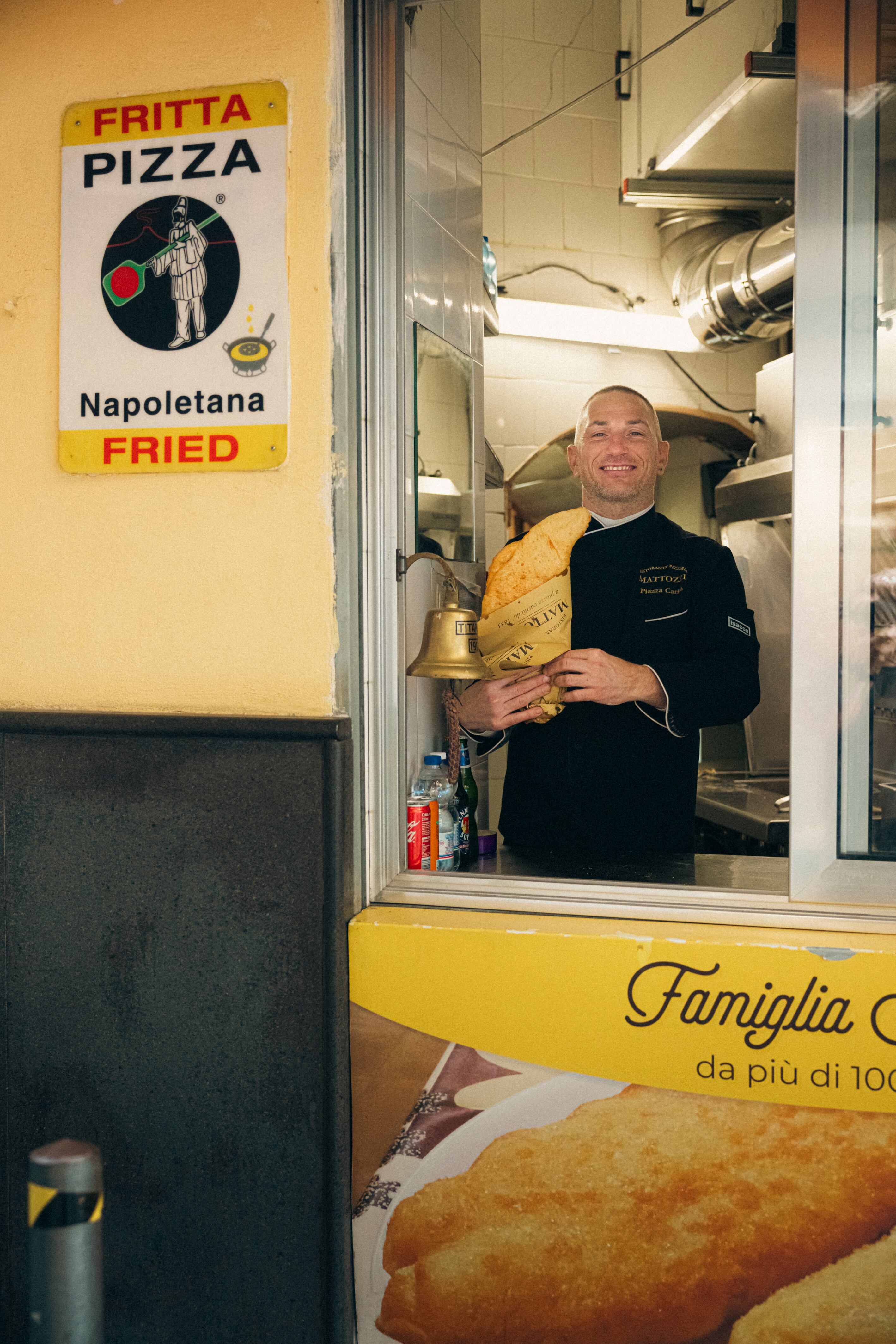 Paolo Surace, propietario de Mattozzi y experto cocinero de pizza frita.