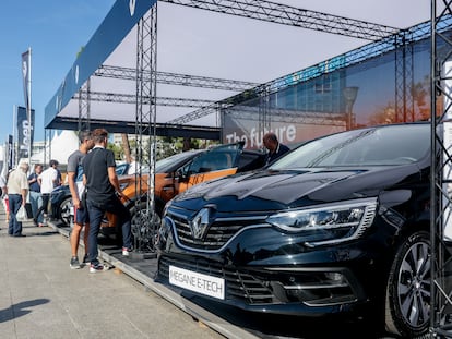 Coches eléctricos de Renault Megane E Tech en la Feria del Vehículo Eléctrico, el pasado septiembre en Madrid.