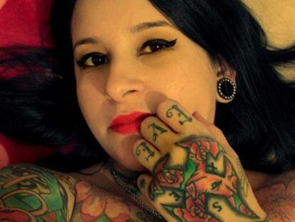 La tatuadora que cubre las marcas de violencia doméstica