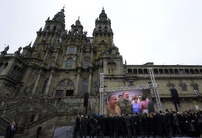 La catedral de Santiago ha acogido esta mañana un funeral por Manuel Fraga al que ha asistido la cúpula del PP.
