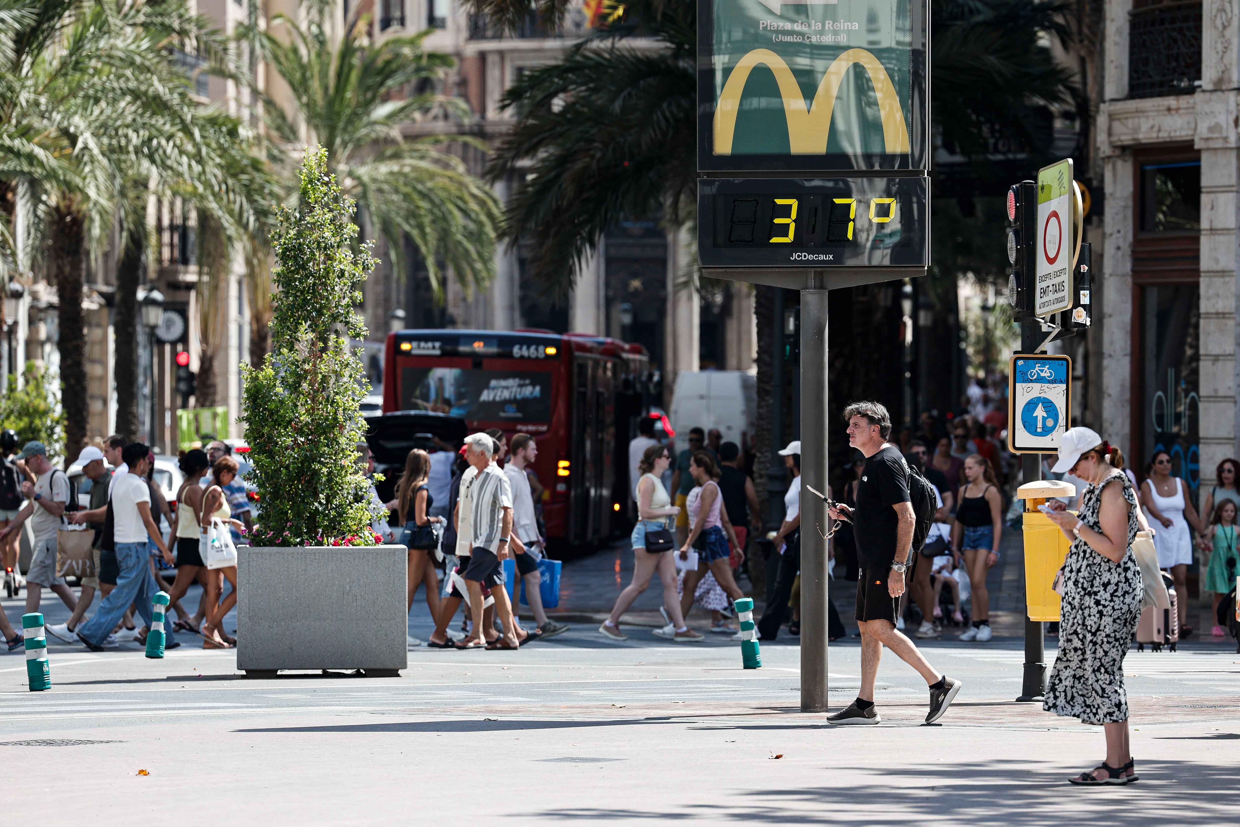 El calor extremo aprieta: aviso rojo para hoy en Galicia y para mañana en la Comunidad Valenciana