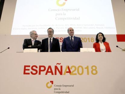 Mesa de la conferencia del Consejo Empresarial de la Competitividad, este jueves en Bilbao.