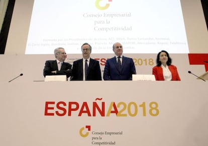 Mesa de la conferencia del Consejo Empresarial de la Competitividad, este jueves en Bilbao.