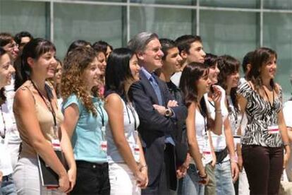 Valentn Fuster, con los jvenes investigadores en cardiologa que asisten a su curso.