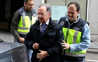 Manos Limpias head Miguel Bernad being arrested in Madrid on Friday.