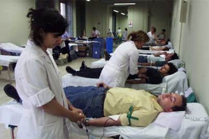 Maratón de donación de sangre en el Palau Robert de Barcelona.