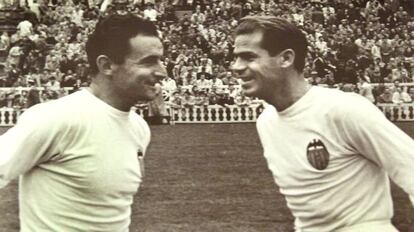 El futbolista Antonio Puchades, a la derecha, con Pasieguito, con quien form&oacute; una pareja m&iacute;tica del Valencia FC de los a&ntilde;os cincuenta.