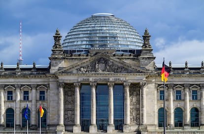 Cúpula transparente del Bundestag en Berlín Alemania