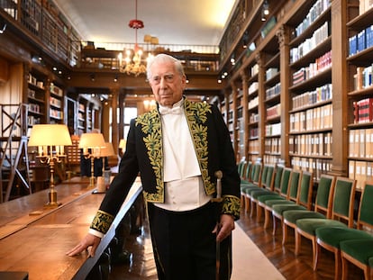 El escritor Mario Vargas Llosa, el 9 de febrero de 2023 durante la ceremonia de su ingreso en la Academia Francesa, en París.