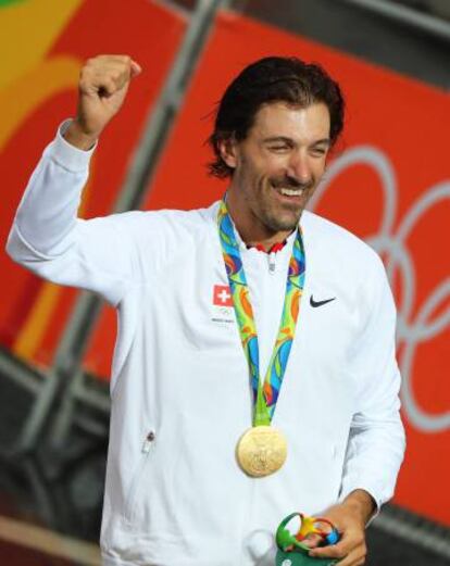 Fabian Cancellara celebra en el podio.