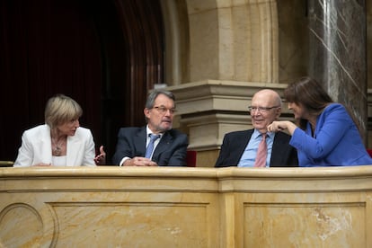 Los expresidentes del Parlament de Cataluña Laura Borras, Joan Rigol y Carme Forcadell, junto con el expresidente de la Generalitat Artur Mas.