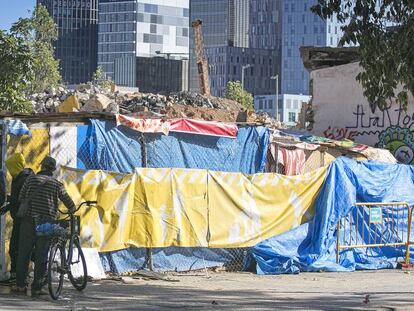 Asentamiento chabolista junto a la plaza de Gl&ograve;ries