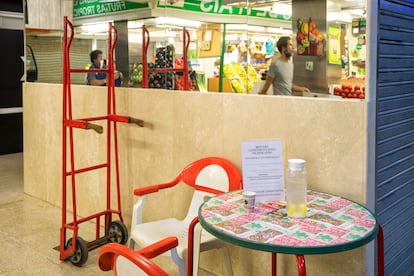 Instalaciones del refugio climático organizado por los comerciantes del mercado municipal de Pacífico en el distrito madrileño de Retiro.