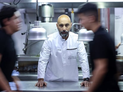 Benito Gómez, en la cocina del restaurante Bardal, en Ronda.