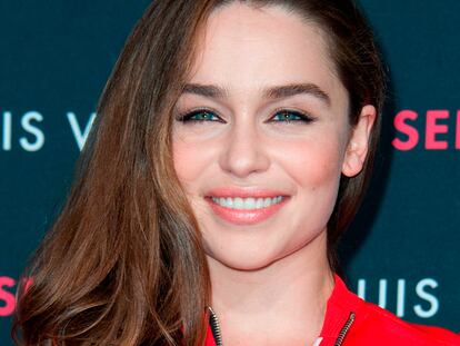 Emilia Clarke: Así es ‘Khaleesi’ cuando se quita la peluca rubia