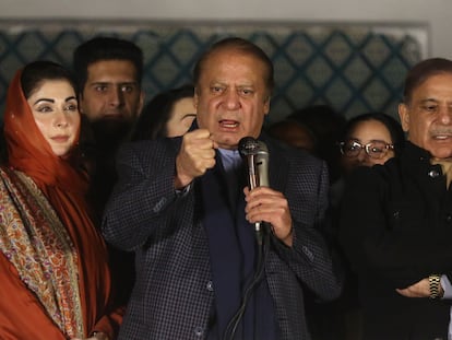 Former PM Nawaz Sharif and leader of the Pakistan Muslim League, in the center, with his brother, also former PM Shehbaz Sharif (right), who has been nominated to be Pakistan’s next president, and his daughter, Maryam Nawaz, on February 9 in Lahore.