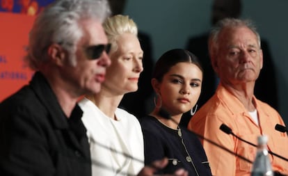 A partir da esquerda, Jim Jarmusch, Tilda Swinton, Selena Gómez e Bill Murray, na coletiva de imprensa de 'Os Mortos Não Morrem'