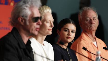 A partir da esquerda, Jim Jarmusch, Tilda Swinton, Selena Gómez e Bill Murray, na coletiva de imprensa de 'Os Mortos Não Morrem'