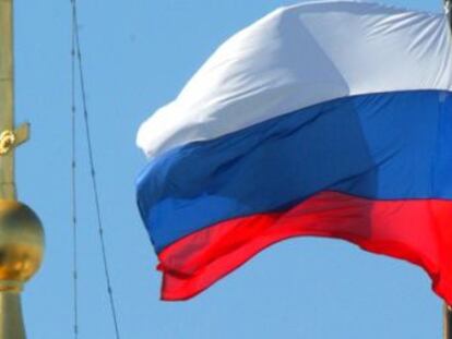 S&P rebaja a 'bono basura' el rating de Rusia