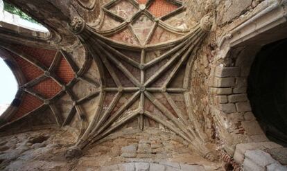 Una de las bóvedas restauradas pertenecientes al claustro del monasterio de Santa María la Real de Valdeiglesias.