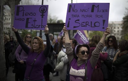 Concentración en Sevilla por el Día Internacional de la Mujer.