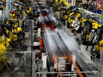 Robots en la línea de montaje de la planta de Seat en Martorell (Barcelona).