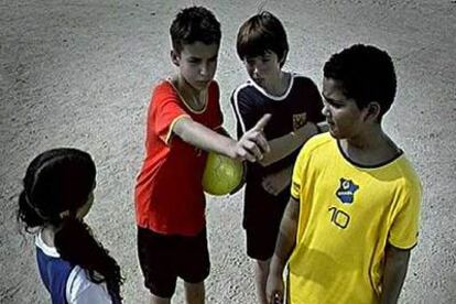 Fotograma del anuncio a favor de la selección catalana de fútbol.