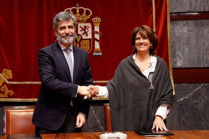 GRAF227. MADRID, 17/01/2019.- El presidente del Tribunal Supremo y del Consejo General del Poder Judicial, Carlos Lesmes, y la ministra de Justicia, Dolores Delgado, tras la firma este jueves en Madrid de un protocolo de colaboración sobre medidas de apoyo judicial. EFE/Zipi