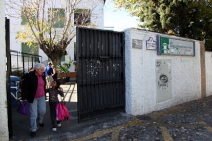 Entrada del colegio Gómez Moreno de Granada.