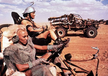 Tina Turner en una escena de la película 'Mad Max'. 