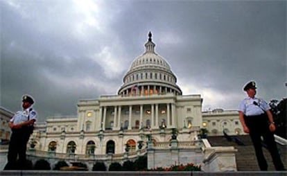 Imagen del exterior del Capitolio durante el discurso de Bush.