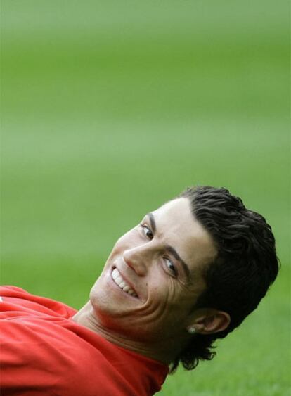 Cristiano Ronaldo, durante el entrenamiento del Manchester ayer en Moscú.