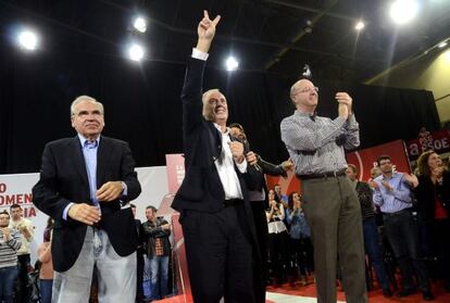Alfonso Guerra, Pachi Vázquez y el alcalde de Ourense, Agustín Fernández en el mitin de Ourense.