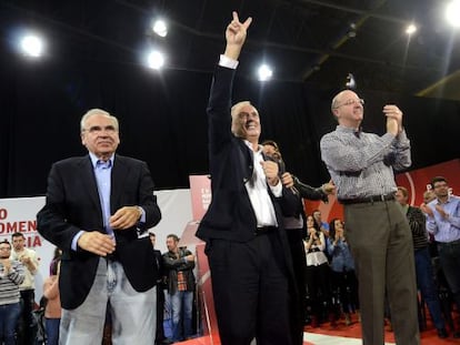 Alfonso Guerra, Pachi V&aacute;zquez y el alcalde de Ourense, Agust&iacute;n Fern&aacute;ndez en el mitin de Ourense.