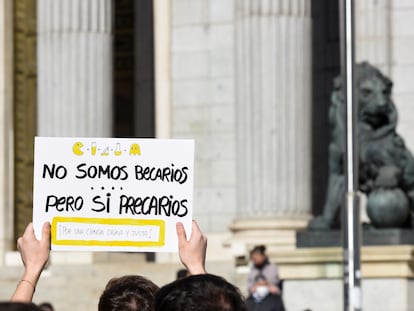 Concentración frente al Congreso para rechazar el contenido de la reforma de la ley de ciencia, el pasado 7 de febrero.