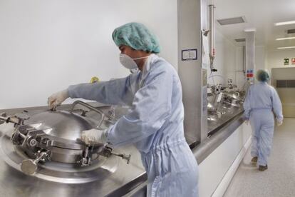 Instalaciones de producción de gammaglobula o derivados del plasma en la sede de Grifols, en Parets del Vallés, Barcelona.
