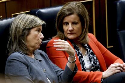 La ministra de Sanidad, Ana Mato, y de Empleo, Fátima Báñez.