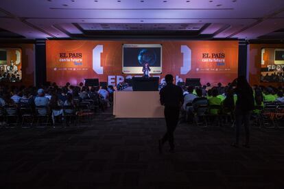 Manuel Gutiérrez Presidente, CEO y fundador de ImmersiON-VRelia Inc. habla durante el tercer día de actividades de 'EL PAÍS con tu futuro Tech'.